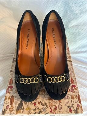 Ellen Tracy - Banyan Black Suede Heeled Pumps with Fringe and Gold Chain - 6.5